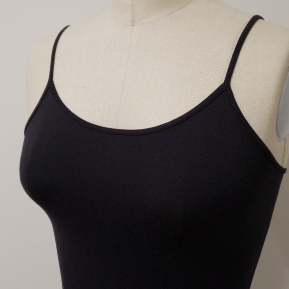 SOLD - Seamless layer tank black scoop neck - Picture 6 of 6